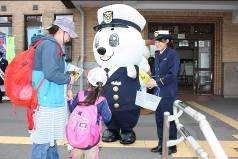 ���p�q�ɌĂт���