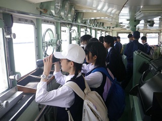 �o�ዾ�ŏ��M�`�O�𒭂߂钆�w��