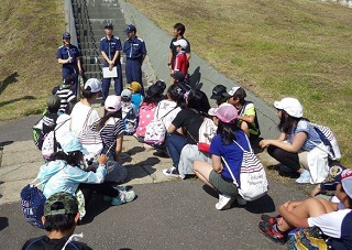 ���^����