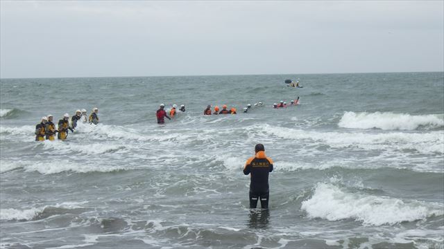 �C�l�ɑ΂��Đ����ɓW�J���Ă̑{���P�������{���̏�