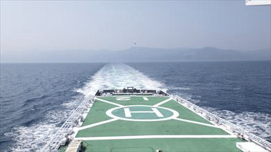 �����D������ɐڋ߂��锟�ٍq���n�����w���R�v�^�[MH913�u���܂����v