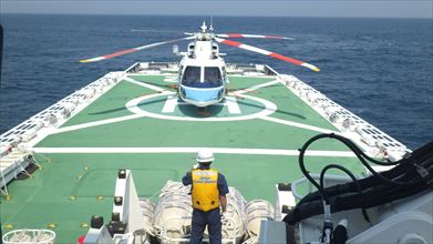 ���D����