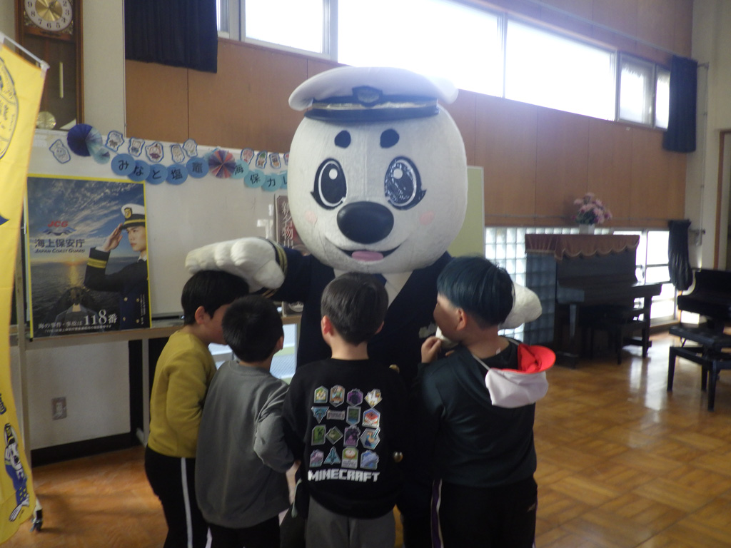 うみまるくんと子どもたち