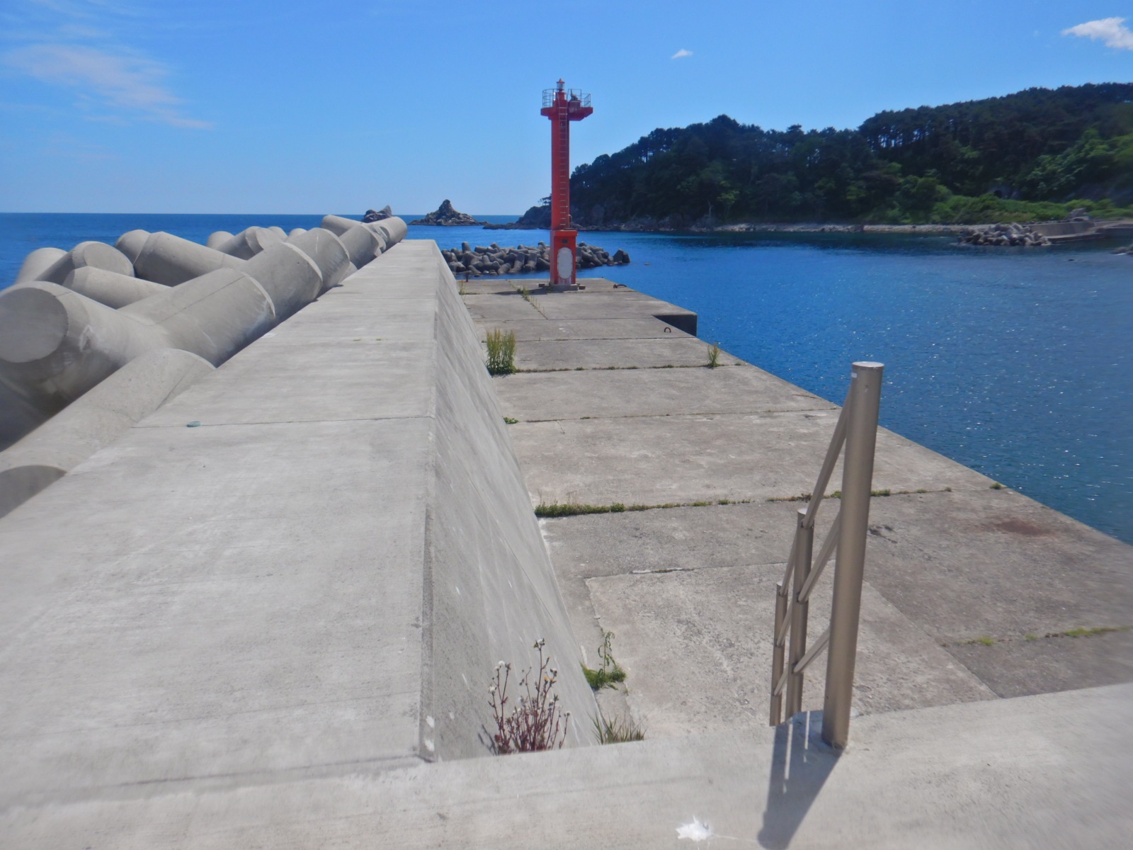 堀内港北防波堤灯台画像