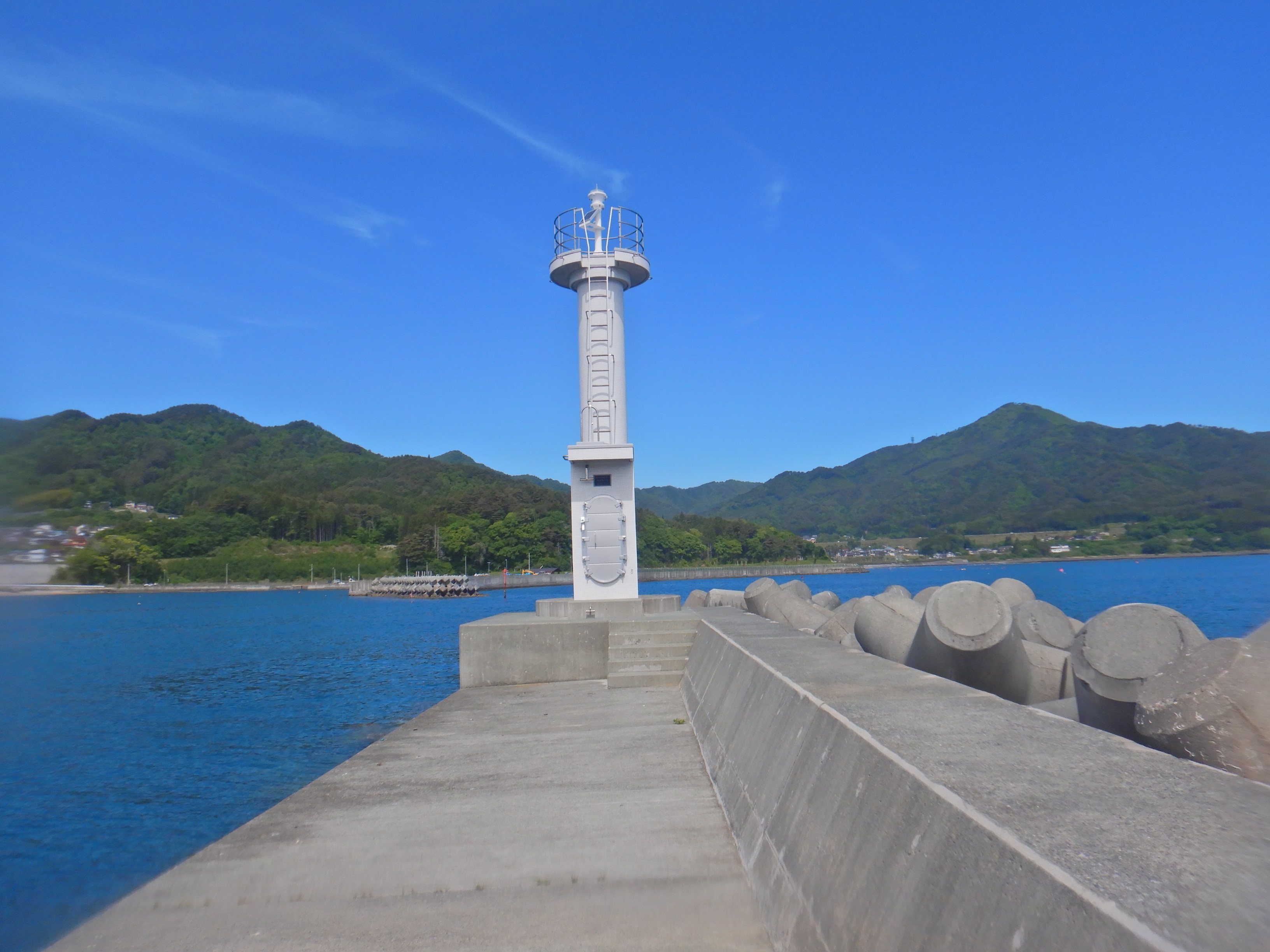 吉里吉里港東第二防波堤灯台画像
