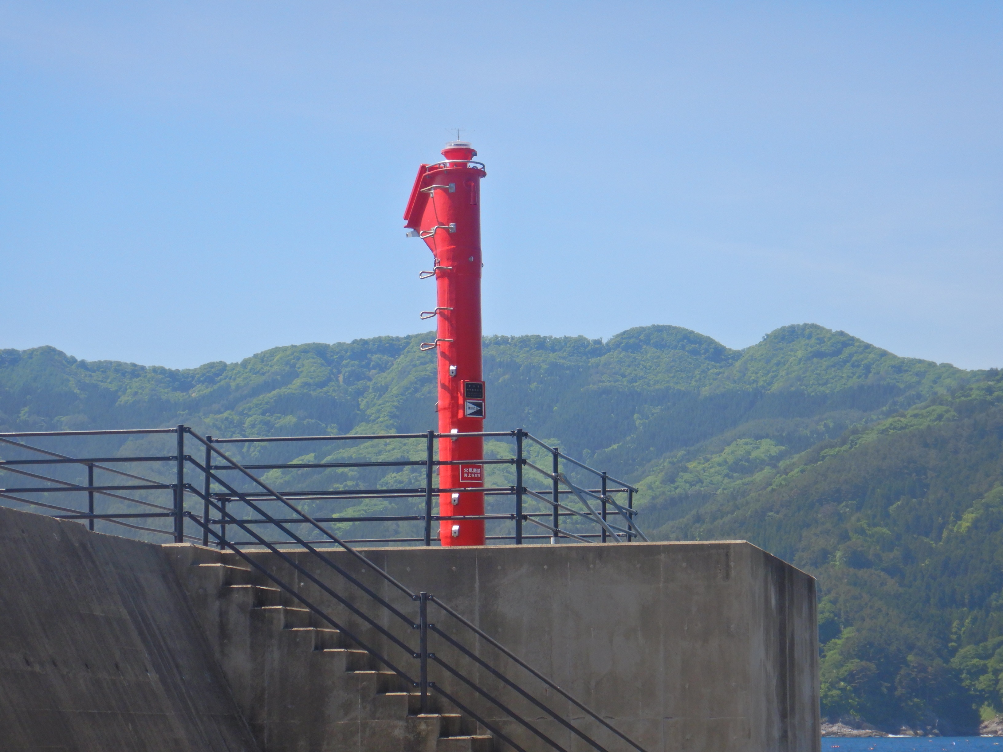 根白港東防波堤灯台画像