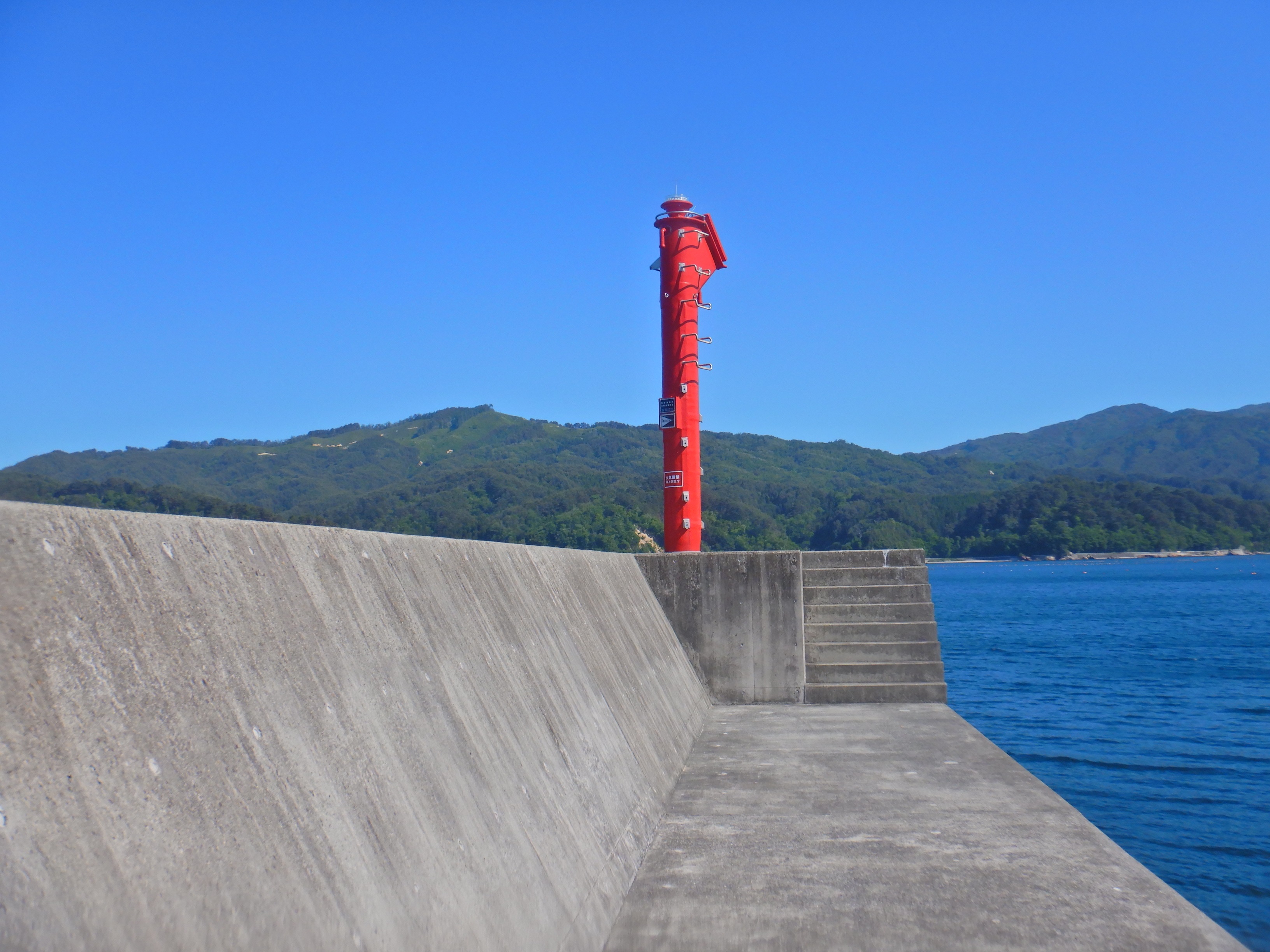 宮古港神林北防波堤灯台画像