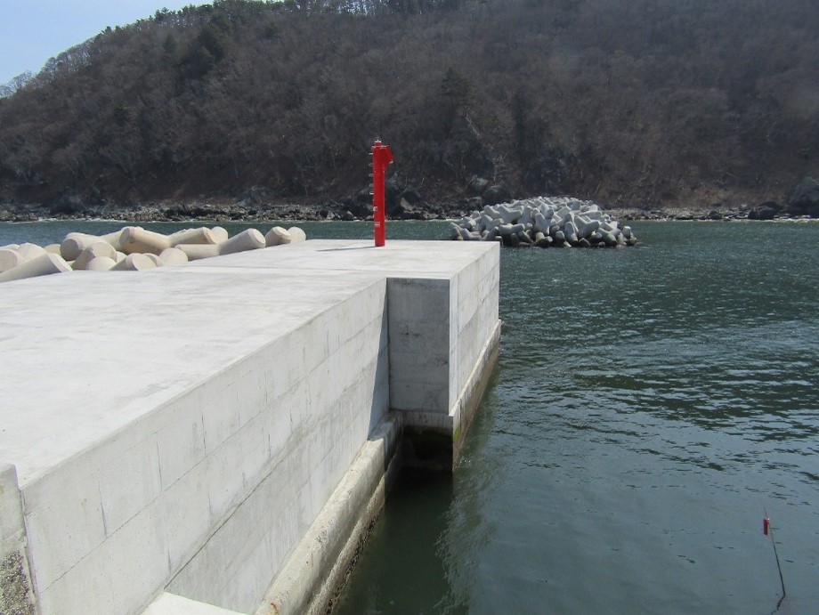 茂師港東防波堤灯台画像