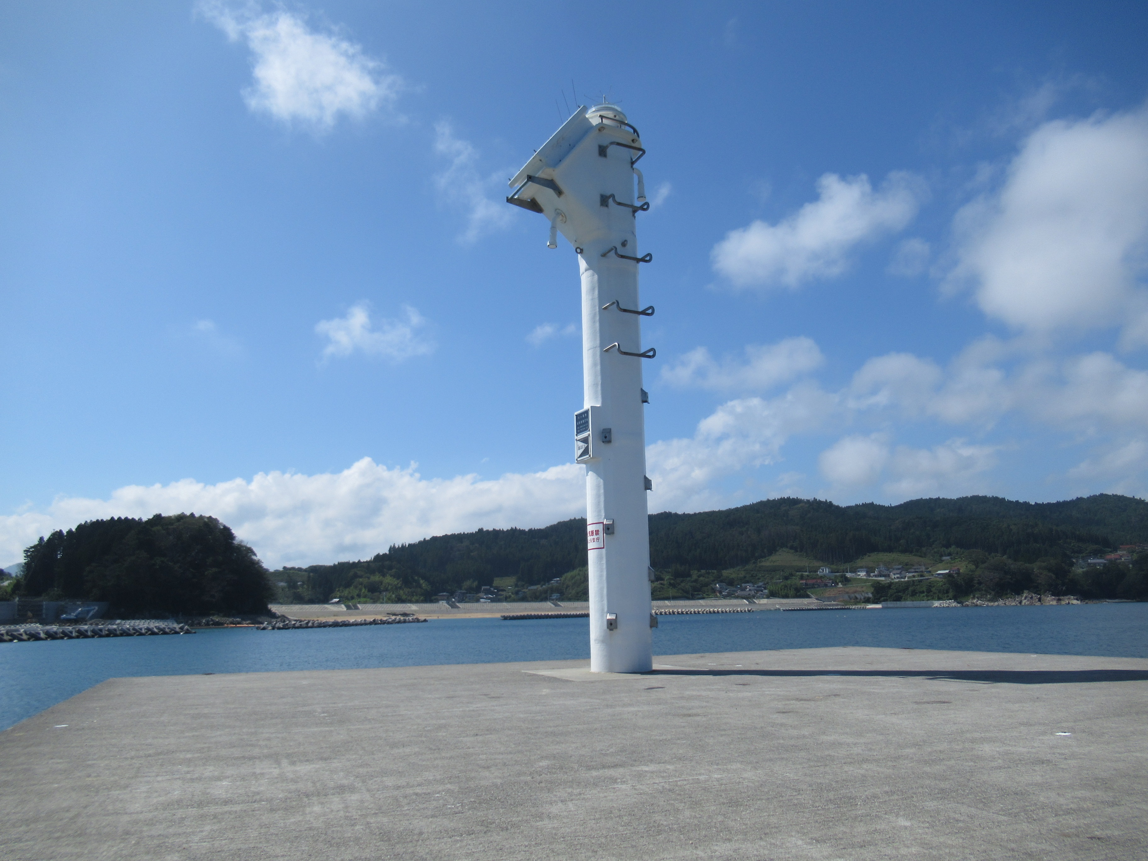 六ヶ浦港北防波堤灯台画像