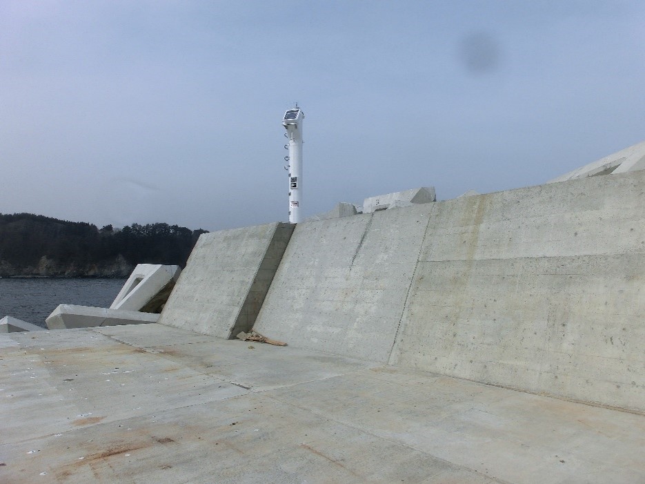 重茂港東防波堤灯台画像