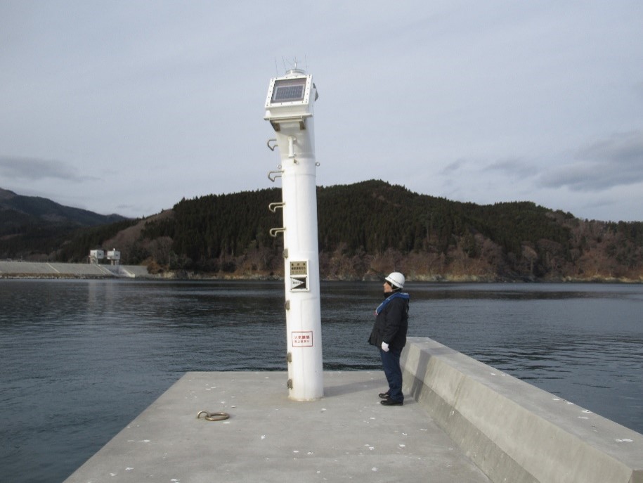 鬼沢港東防波堤灯台画像
