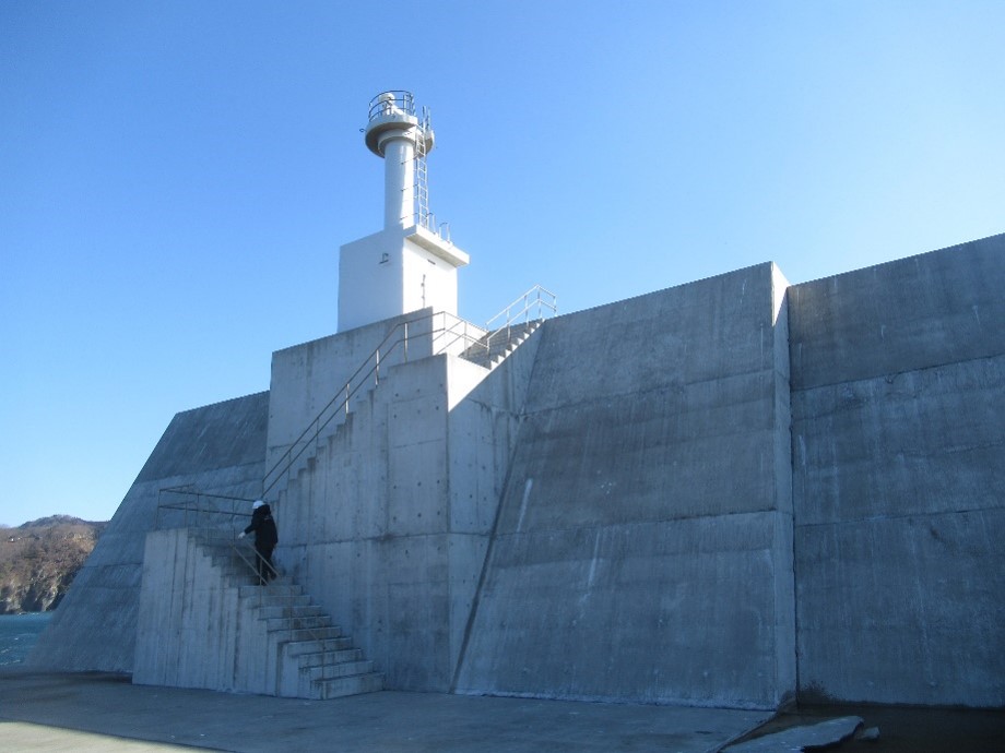 大船渡港湾口南防波堤灯台画像