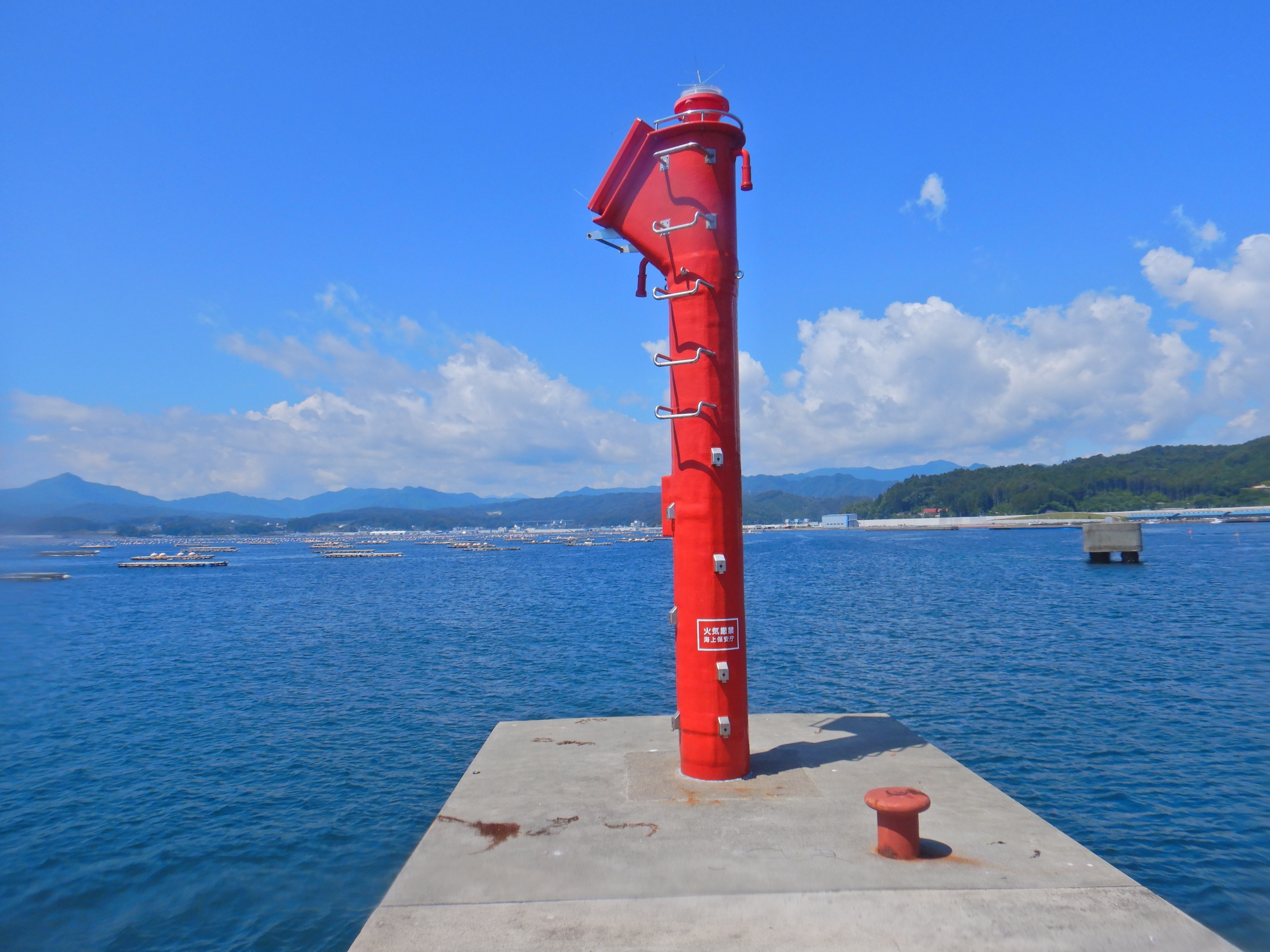 大沢港防波堤灯台画像