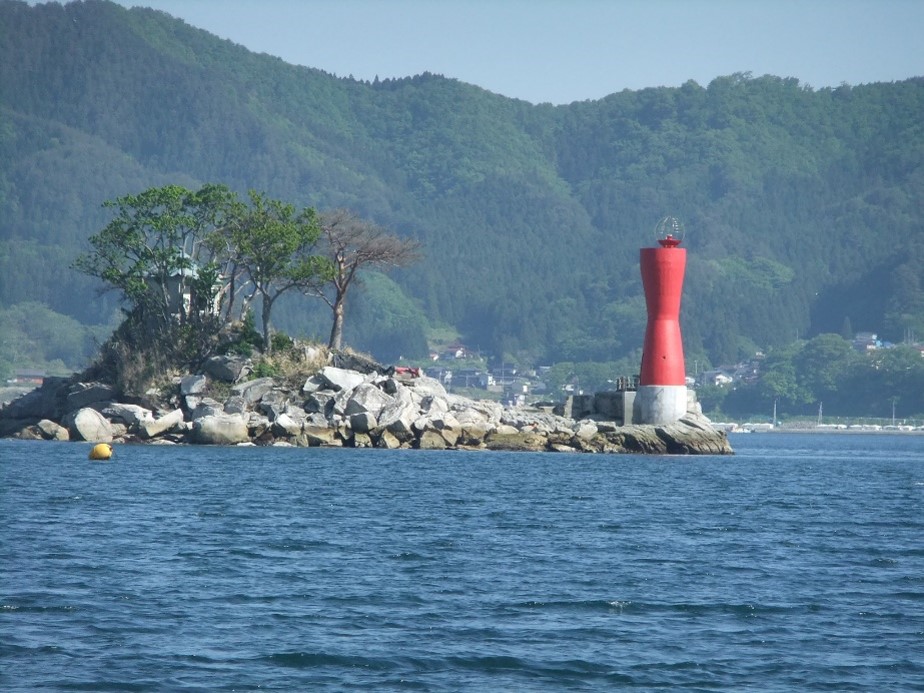 大槌港灯台画像