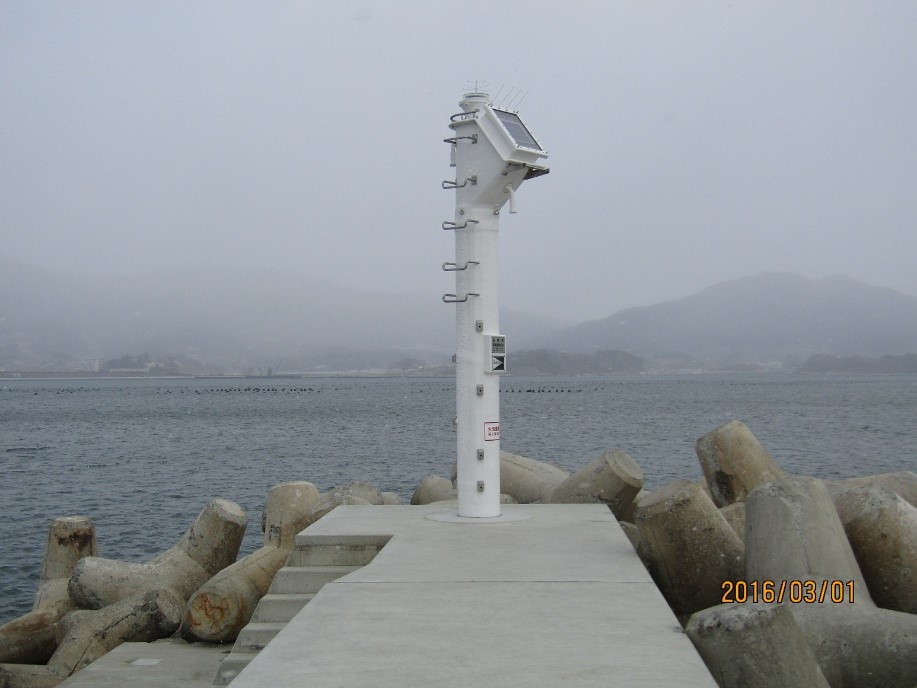 長部港南防波堤灯台画像