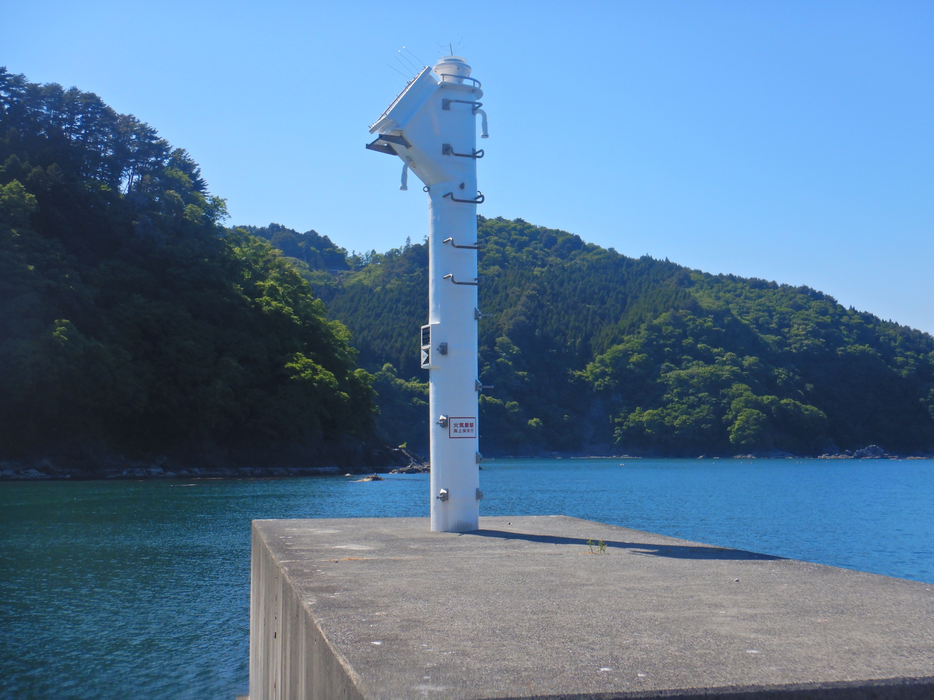 尾埼白浜港東防波堤灯台画像