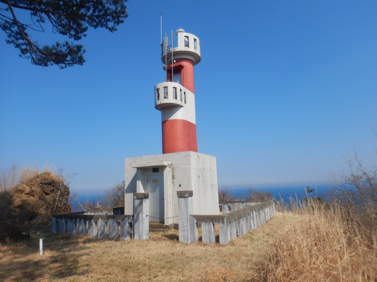 陸中弁天埼灯台画像