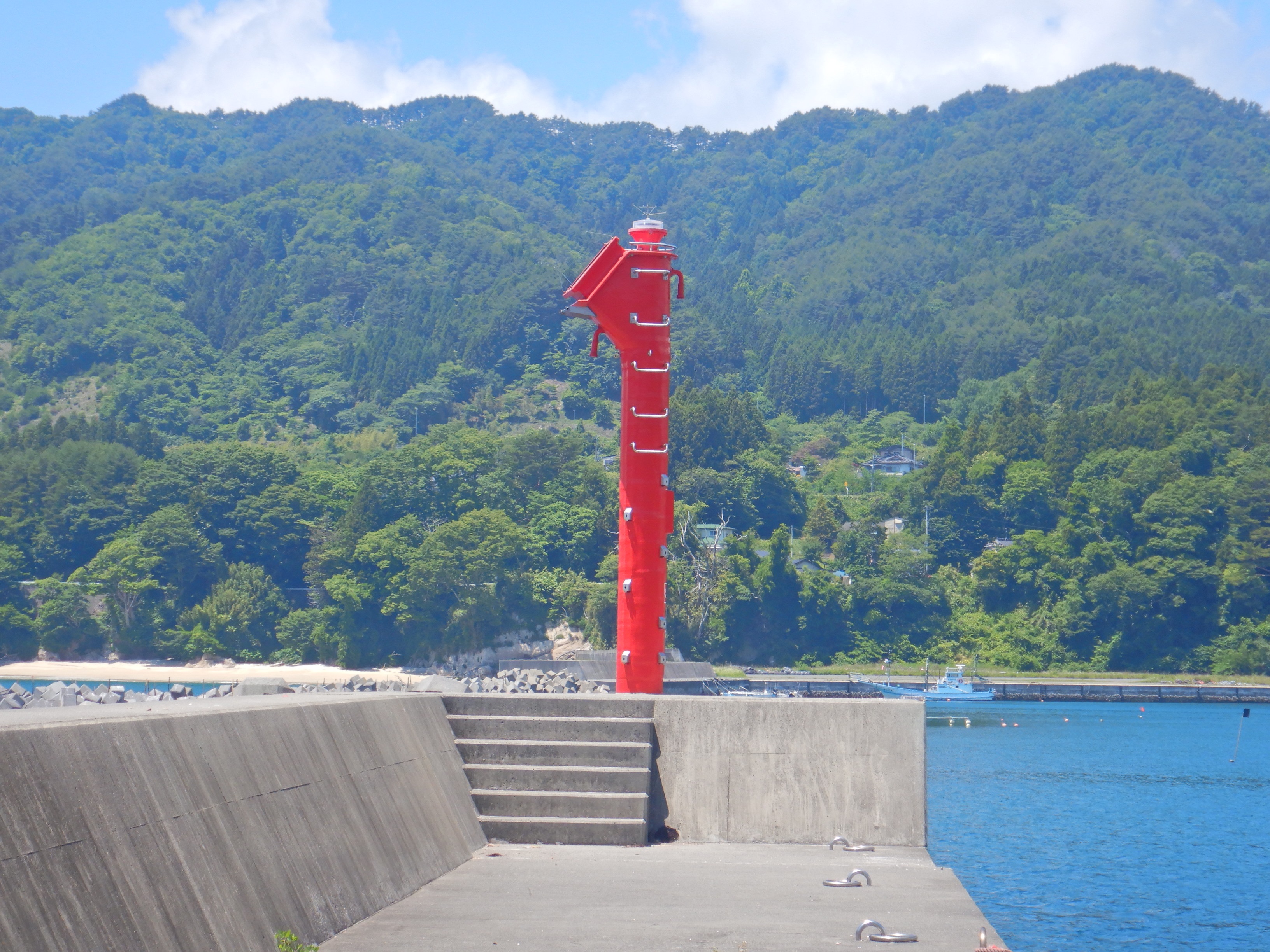 陸中船越港東防波堤灯台画像