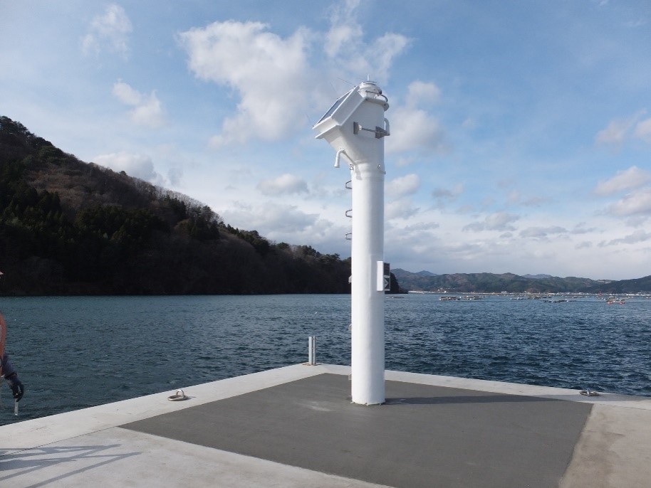 陸中大浦港防波堤灯台画像