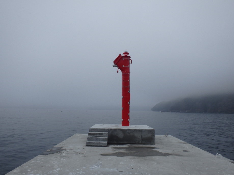 陸中崎浜港東防波堤灯台画像