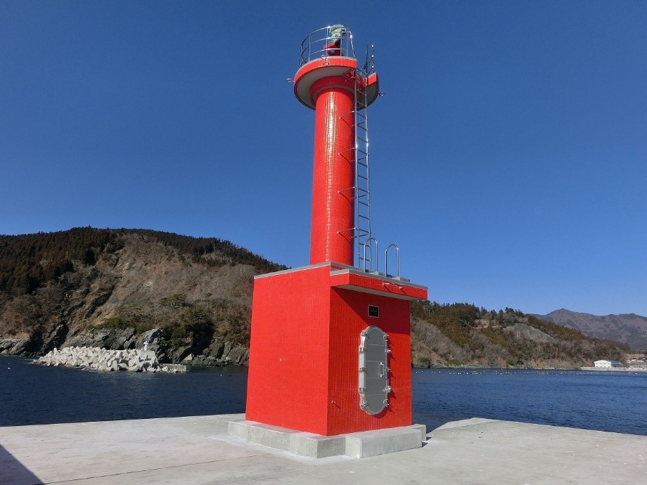 綾里港東防波堤灯台画像