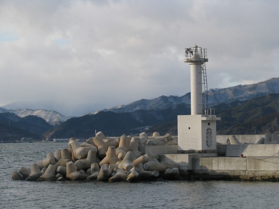鵜住居白浜港北防波堤灯台画像