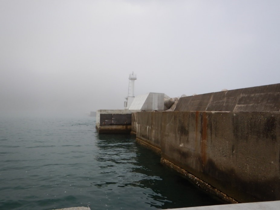 宿港東防波堤灯台画像