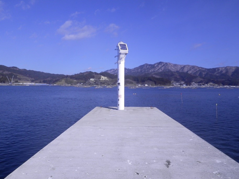 山田港東防波堤灯台画像