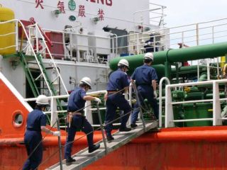 船舶への立入検査画像