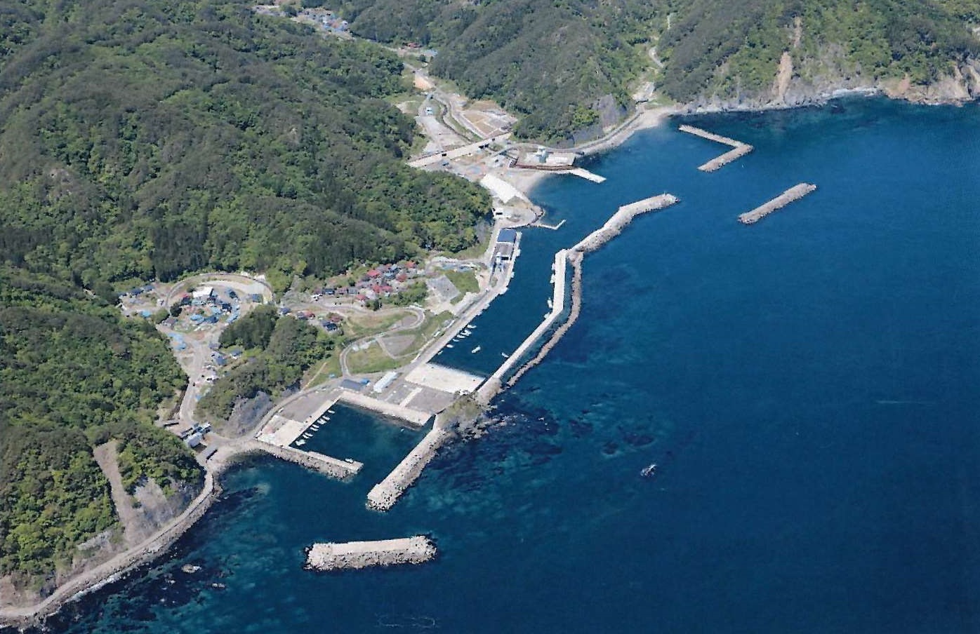 島の越漁港画像