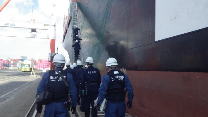 立入検査の画像