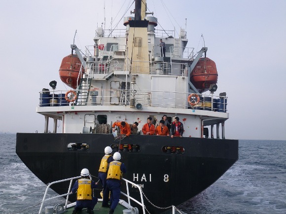 �q�s�w�������邽�ߑD���ɋ߂Â������������Ȃ�