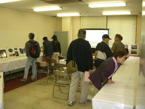 �Y��M�������[