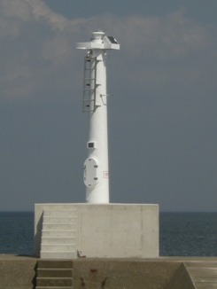 津港岩田川南防波堤灯台