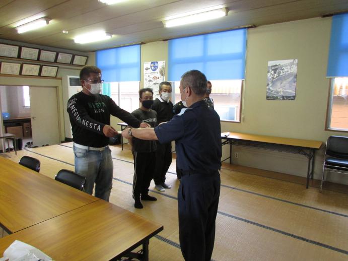 北灘漁協での海難救助感謝状授与の様子