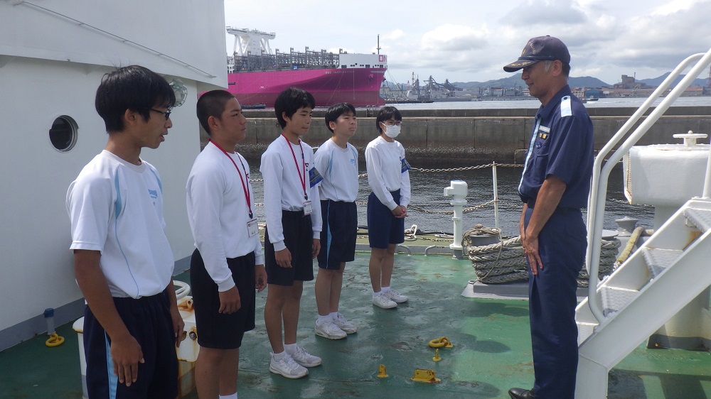巡視船くろせ船内見学の様子