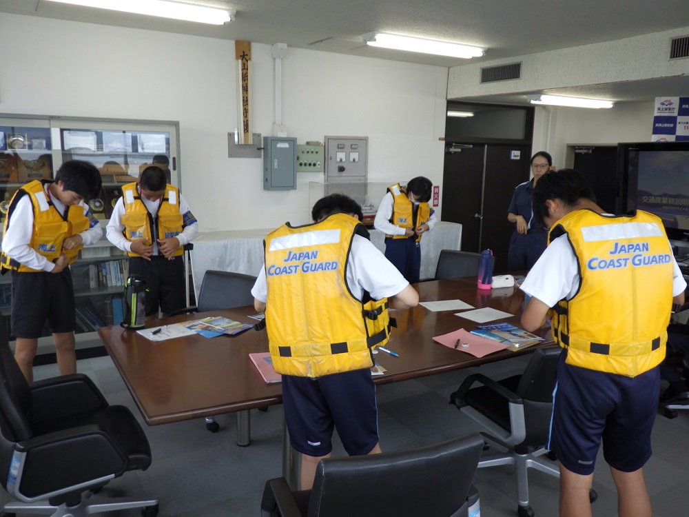 救命胴衣実装体験の様子