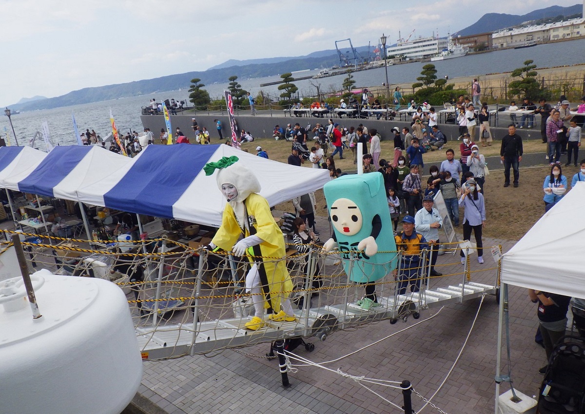 ご当地キャラも巡視船くろせに乗船