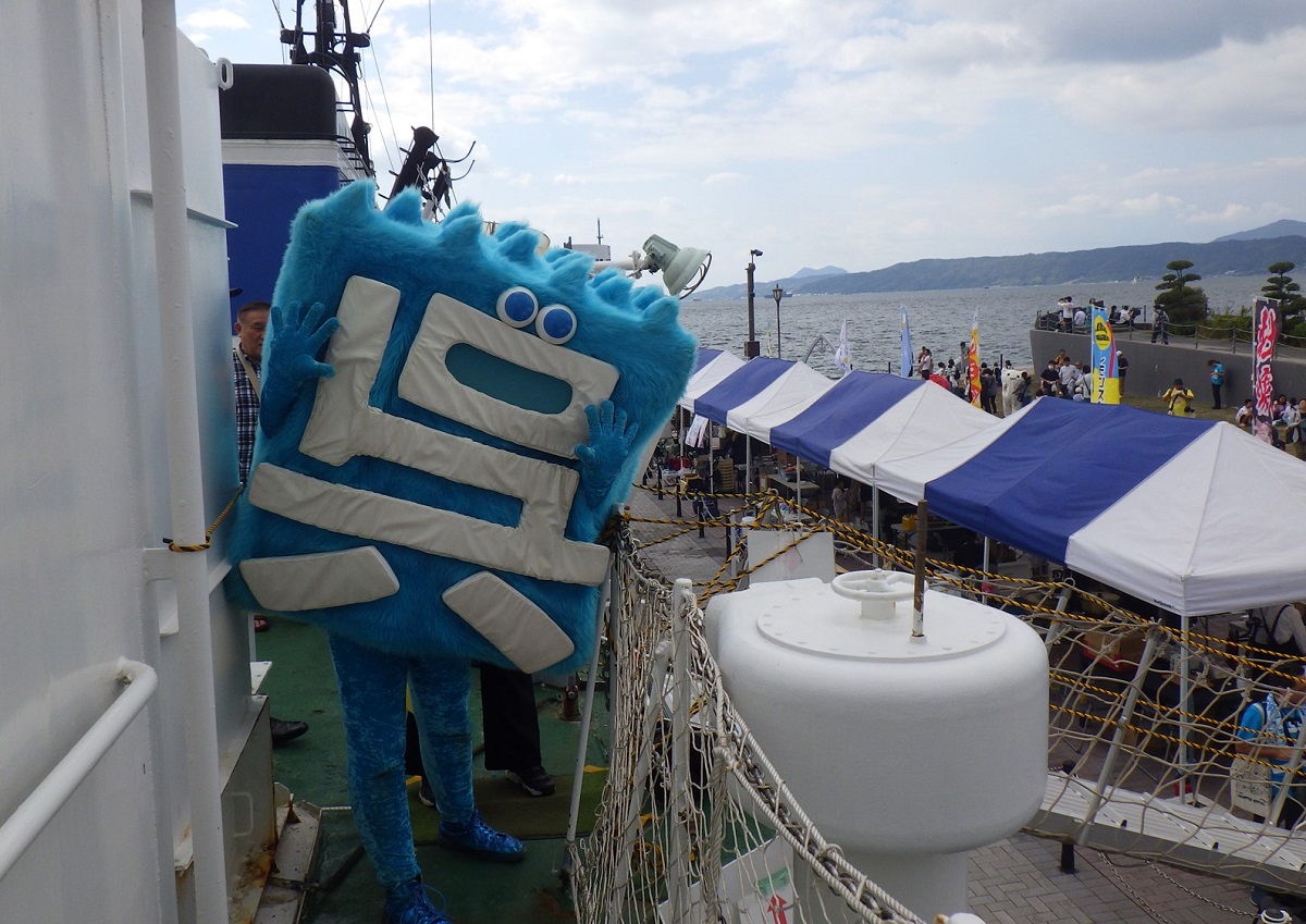 呉氏も巡視船くろせに乗船