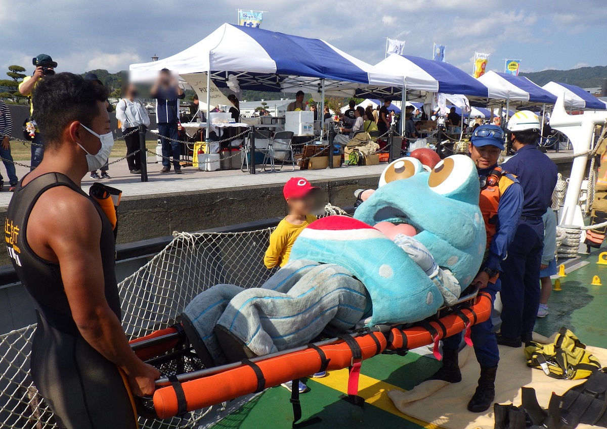 模擬救急搬送訓練にご当地キャラも参加