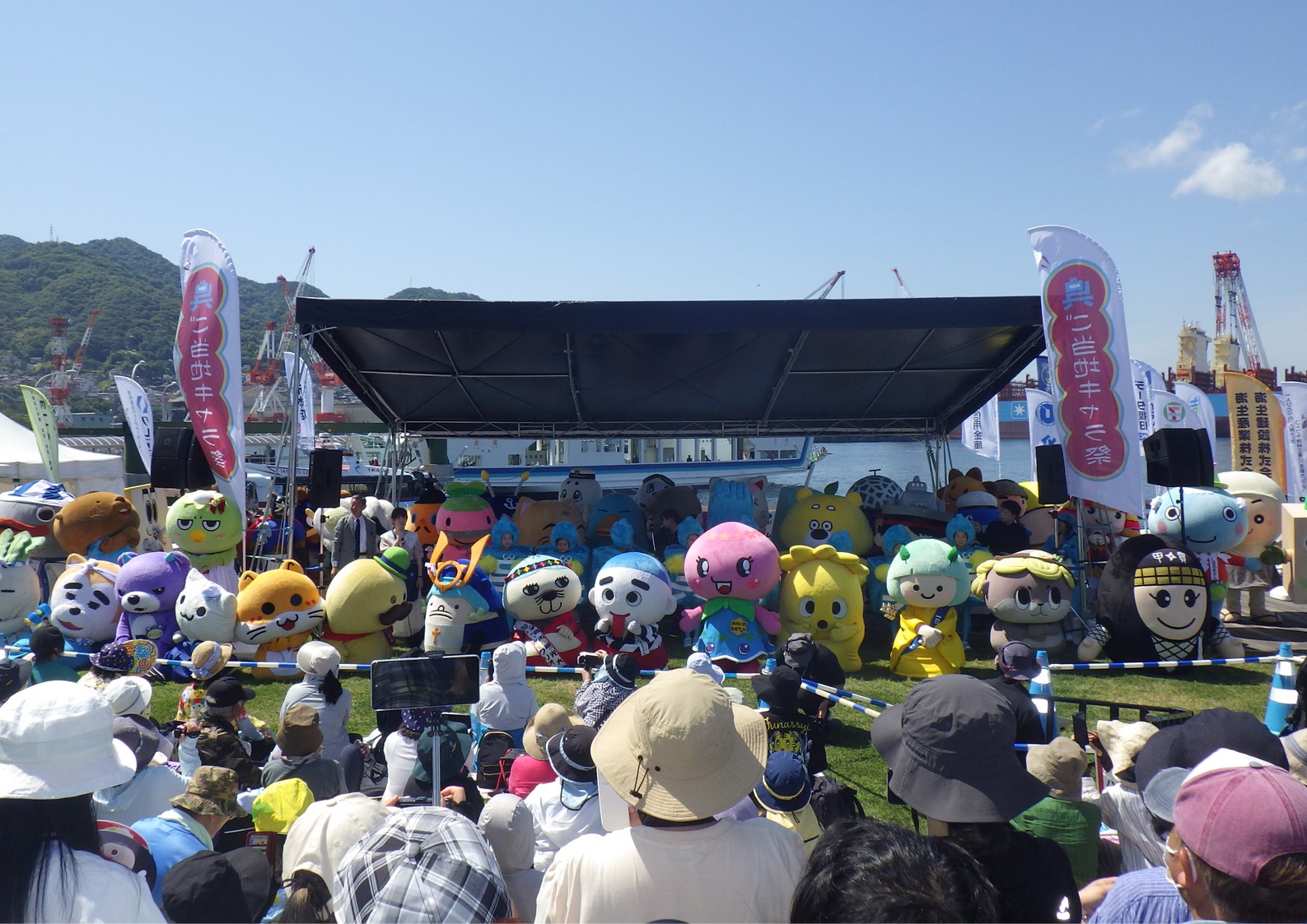 全国ご当地きゃらによる集合写真