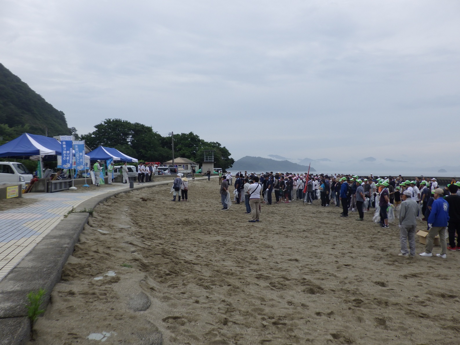 清掃活動にあたっての挨拶の様子