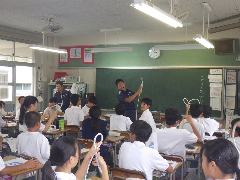 ロープワークの実技体験の様子