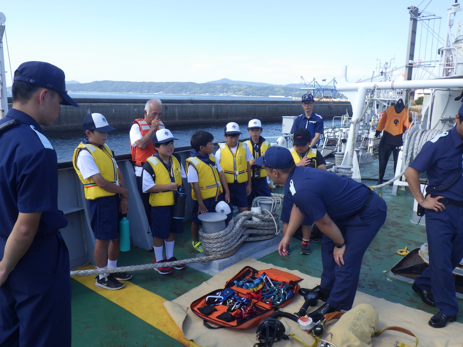 救助用資機材等の説明の様子