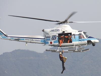 ���̃w���R�v�^�[�ւ̋~���P���̗l�q