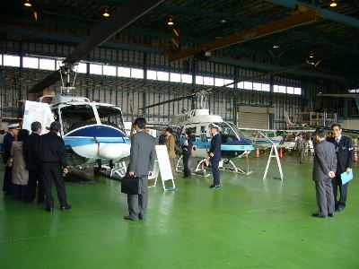 �w���R�v�^�[�̊i�[�ɂ̗l�q