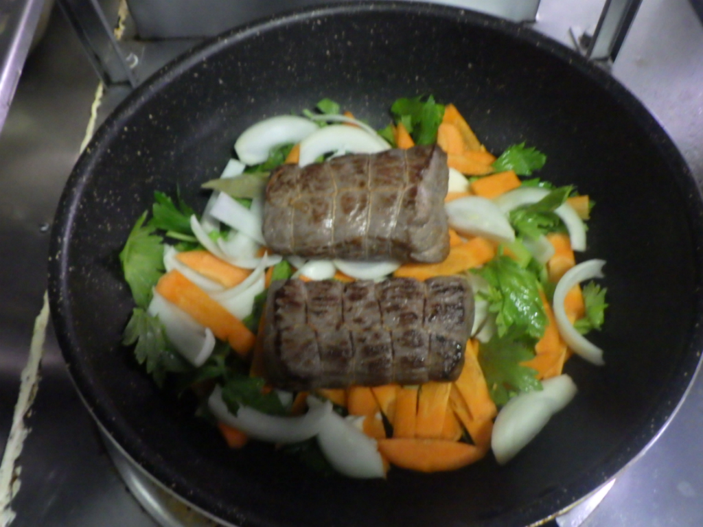 牛肉と野菜の蒸し焼き状況