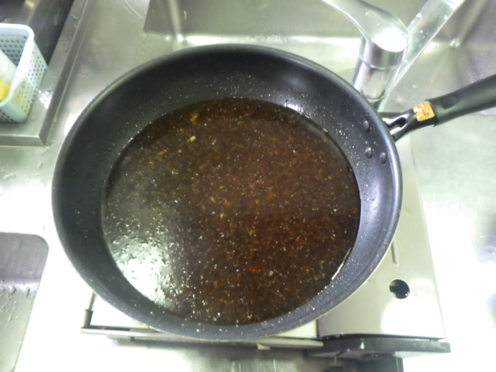 オニオンソースを作っている状況