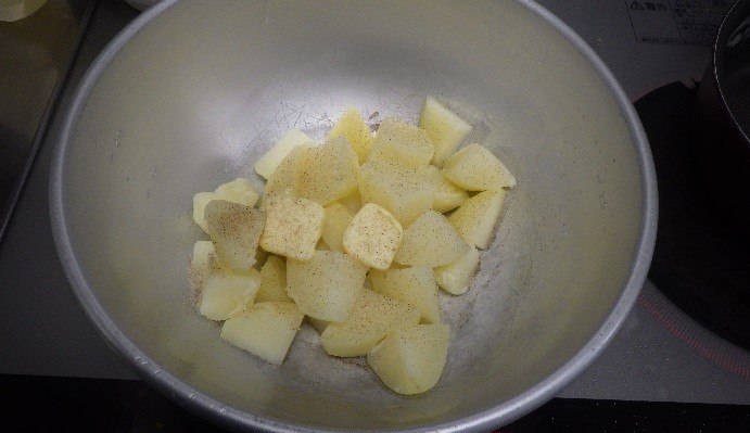 じゃがいもを器に移した様子