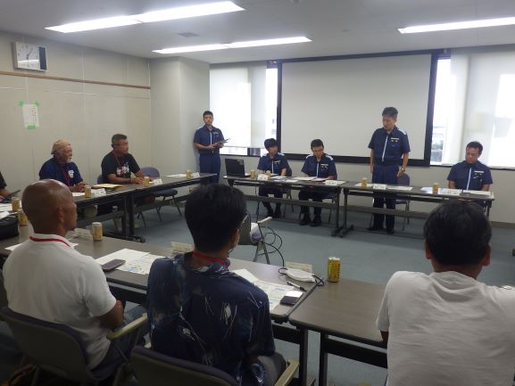 巡視船せっつ出迎え、最左翼は川村氏